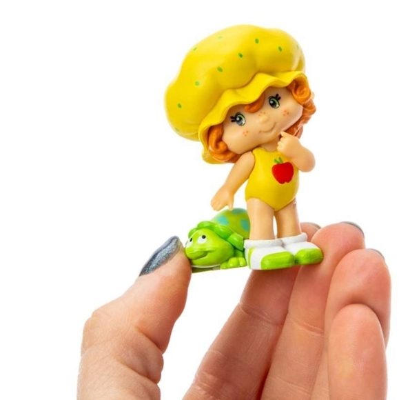 The World Of Strawberry Shortcake 'Apple🍎🍏Dumplin' Scented Collectible Figure - Picture 7 of 10